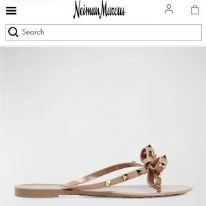 VALENTINO GARAVANI
The Rockstud rubber sandals           color: POUDRE
